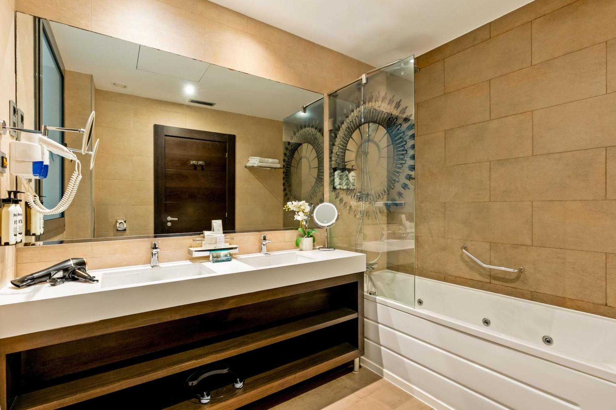 Executive Queen Room Non-Smoking