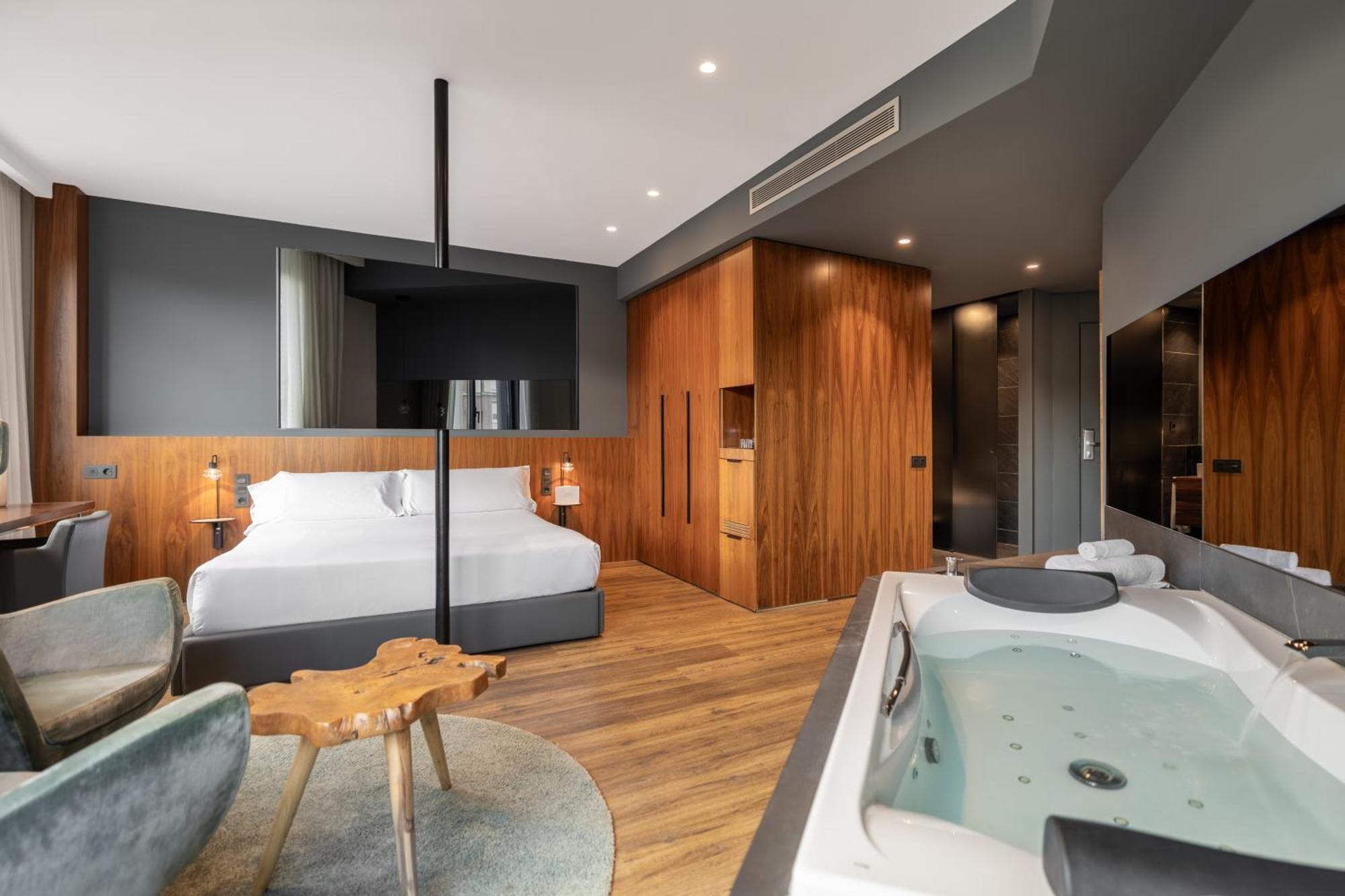 Suite with Spa Bath